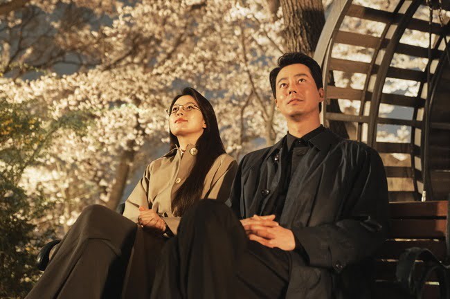 Han Hyo-joo and Jo In-sung’s Blossoming Romance in “Moving”
