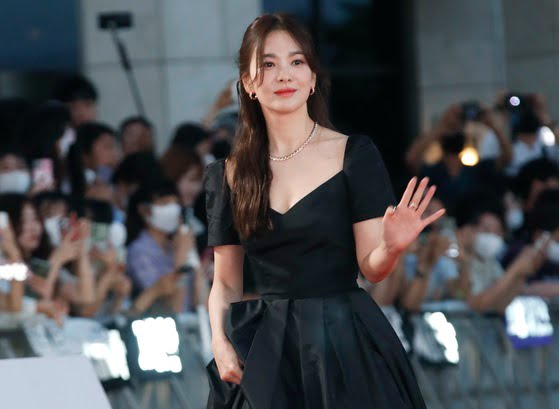 The Queen of Hallyu, Song Hye Kyo: How She Uses Her Fame to Honor and Educate About Korea’s Past