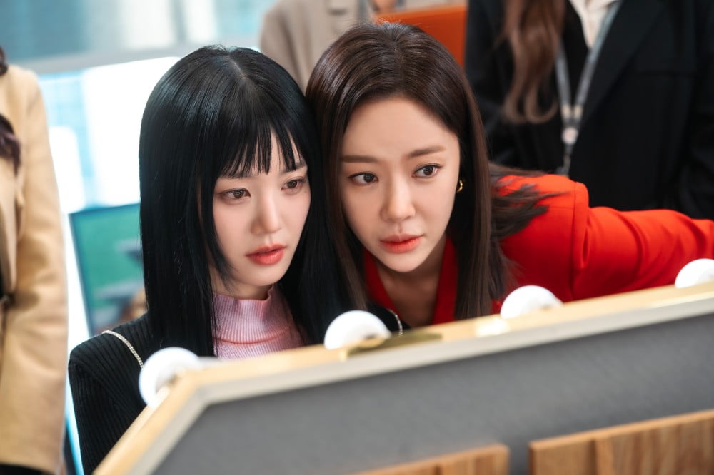 "The Escape of the Seven" Episode 7 Stills | Lee Yoo Bi Is In Crisis