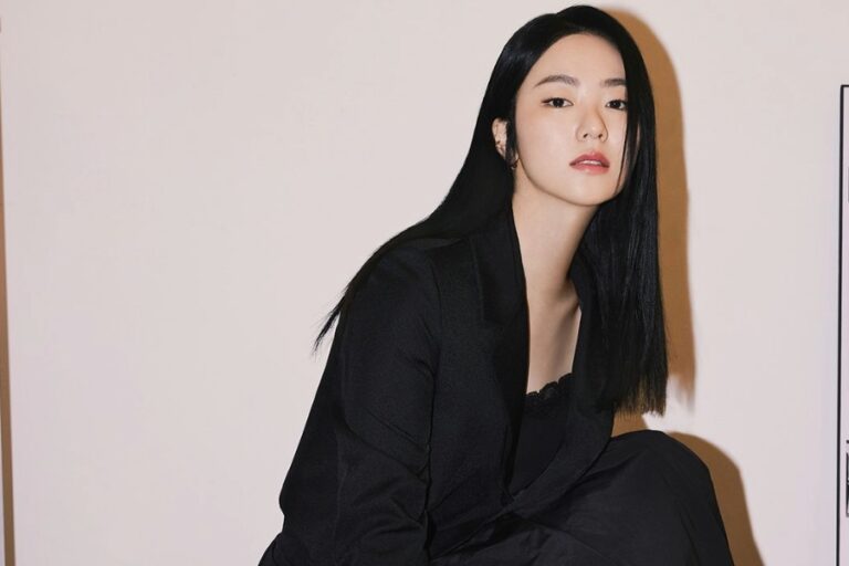 Jeon Yeo Been Is Discussing a Potential Role in a Modern History-Based Drama With Hyun Bin